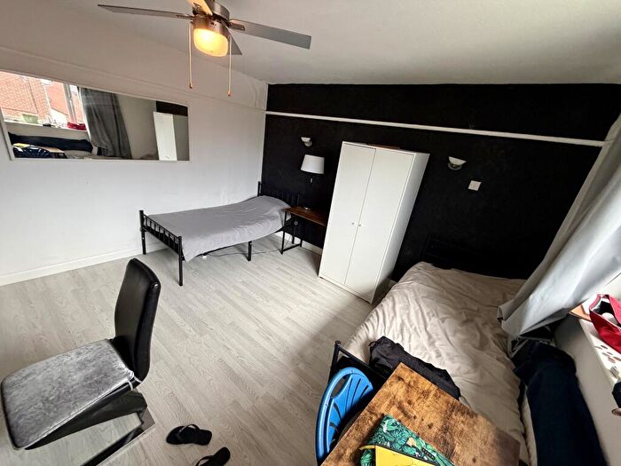 2 Bedroom Flat To Rent In Rainford Avenue, M20