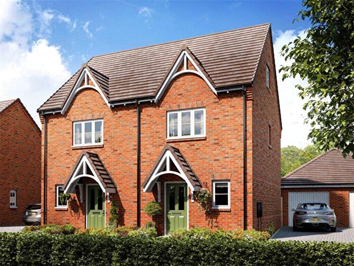 3 Bedroom Semi-Detached House For Sale In Devis Drive, Kenilworth, Warwickshire, CV8