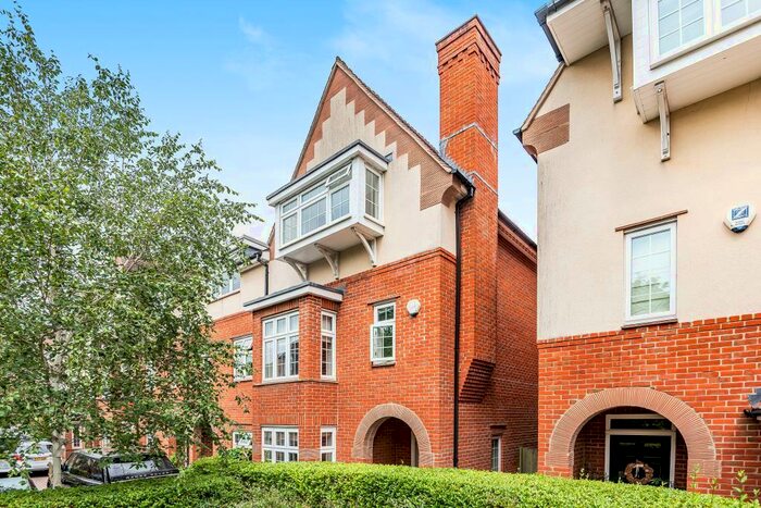 4 Bedroom Semi-Detached House To Rent In Waterways, Summertown, OX2