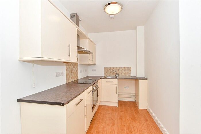 1 Bedroom Flat For Sale In Southgate, Chichester, West Sussex, PO19