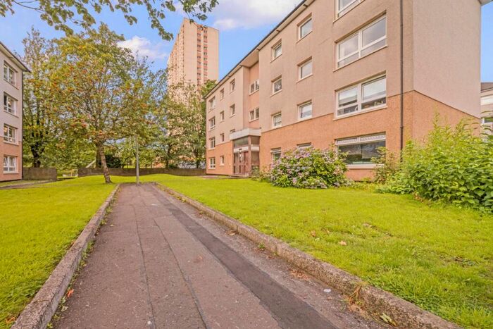3 Bedroom Flat To Rent In St Mungo Avenue, Glasgow, G4
