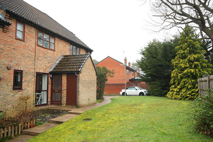 1 Bedroom Flat To Rent In Bluebell Rise, Lightwater, GU18