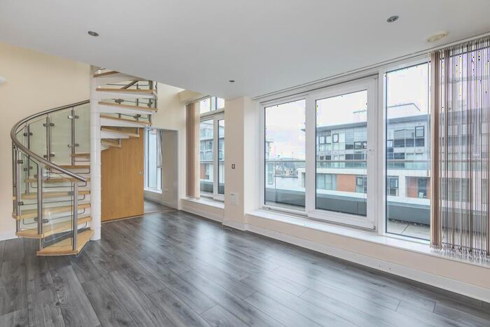 3 Bedroom Penthouse To Rent In Seagull Lane, E16