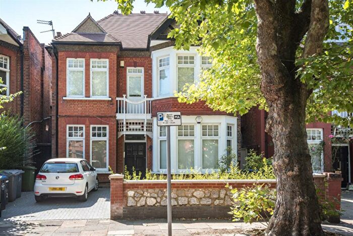 2 Bedroom Flat For Sale In Dartmouth Road, London, NW2