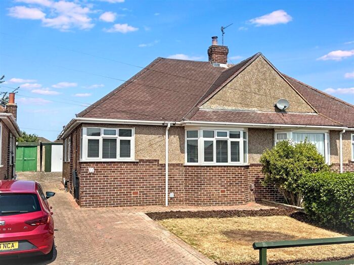 2 Bedroom Semi-Detached Bungalow For Sale In Upper Park Avenue, Rushden, NN10