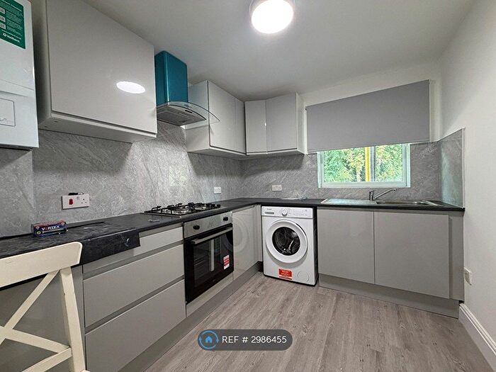 2 Bedroom Flat To Rent In Leighton Buzzard Road, Hemel Hempstead, HP1