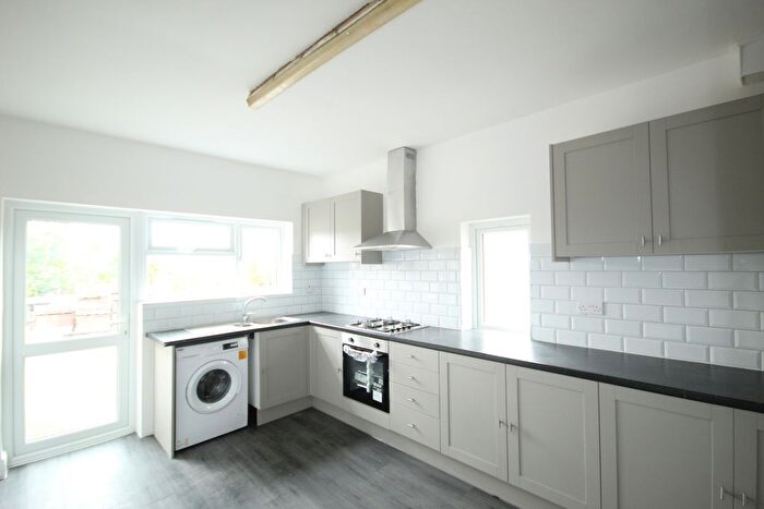 3 Bedroom Flat To Rent In Kenton Lane, Harrow, Middlesex, HA3