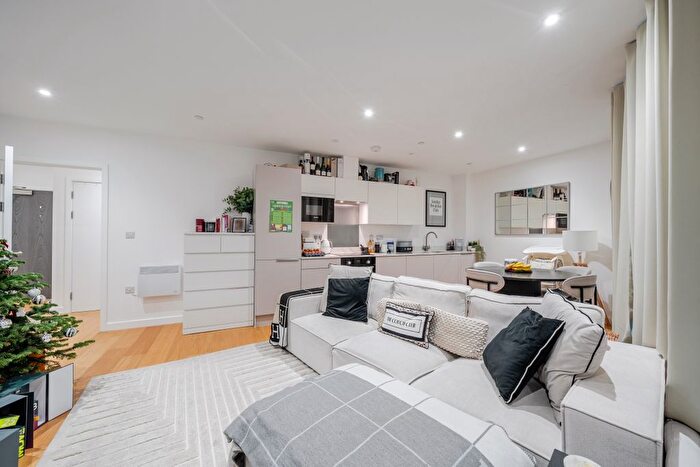 2 Bedroom Flat To Rent In Church Road, Haywards Heath, RH16