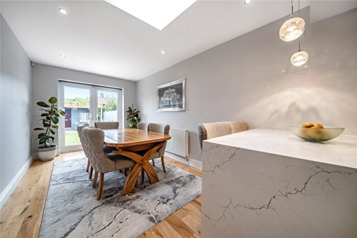 4 Bedroom Semi-detached House For Sale In Castlecombe Road, London, SE9
