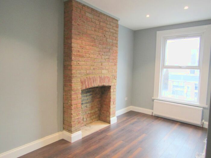 2 Bedroom Flat To Rent In High Road, London, E18