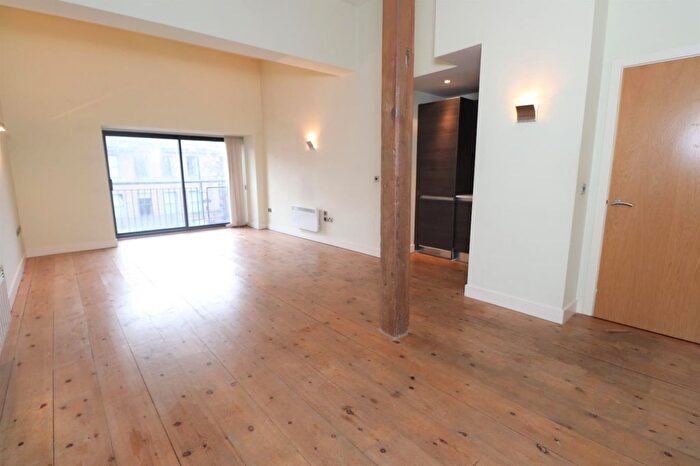 2 Bedroom Flat To Rent In Burnett Street, Bradford, West Yorkshire, BD1