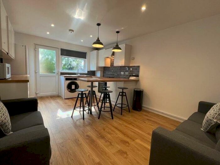 5 Bedroom Terraced House To Rent In Broadfields, Brighton, BN2