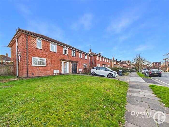 3 Bedroom Semi Detached House For Sale In Green Lane, Edgware, HA8