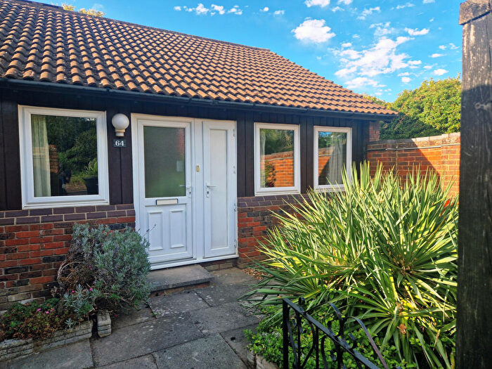 3 Bedroom Bungalow For Sale In Hills Close, Great Linford, Milton Keynes, MK14