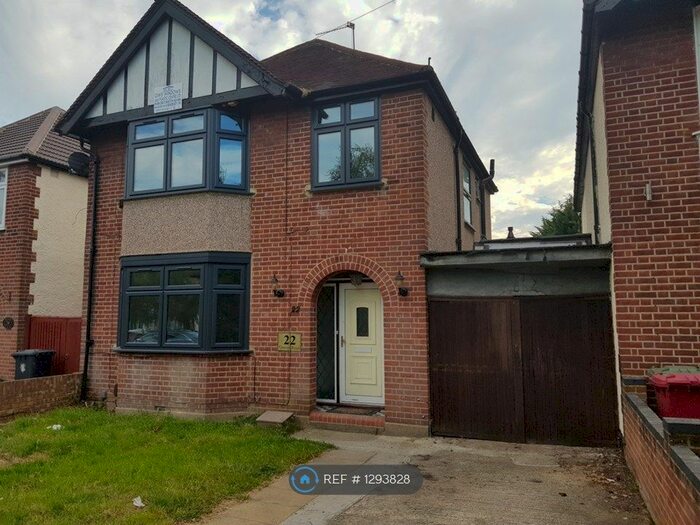 3 Bedroom Detached House To Rent In Quaves Road, Slough, SL3