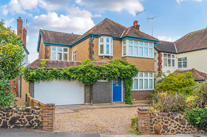 4 Bedroom Detached House For Sale In Northumberland Road, New Barnet, EN5