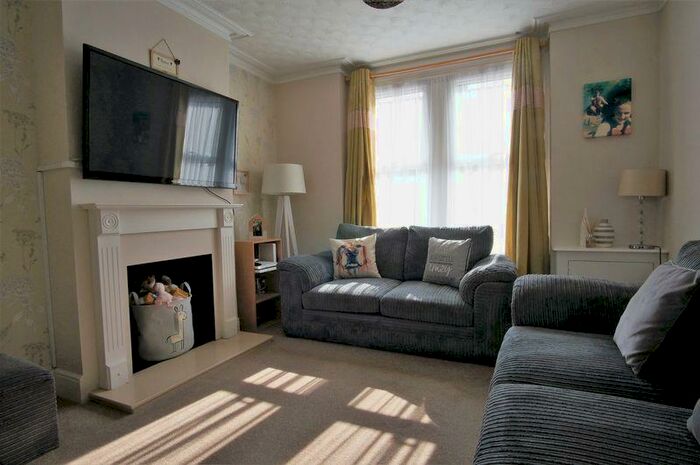 2 Bedroom House To Rent In Rosebery Avenue, Linden, GL1