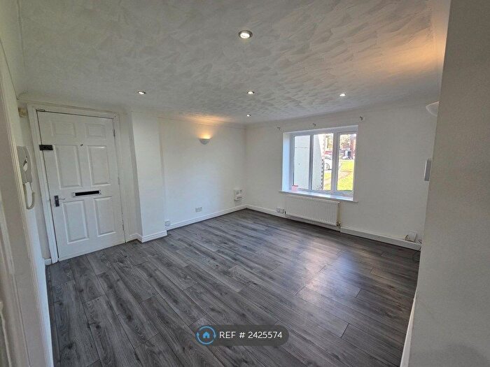 3 Bedroom Flat To Rent In Elysian Fields, Salford, M6