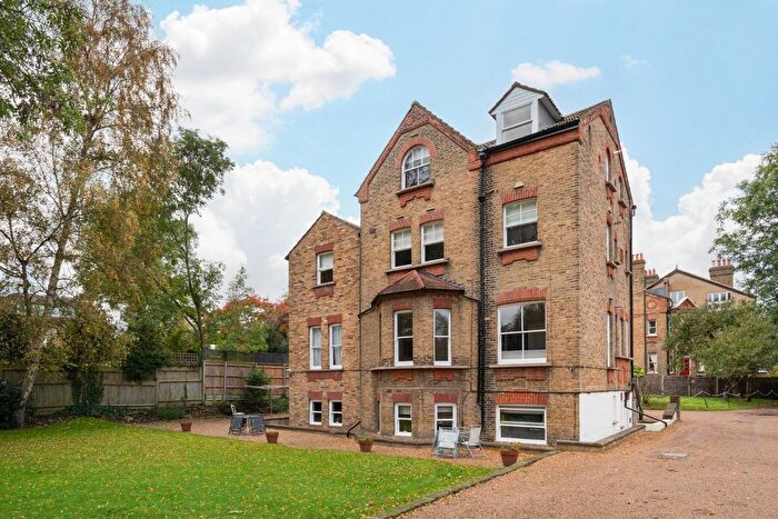 2 Bedroom Flat To Rent In Kings Road, Richmond, TW10