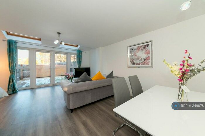 3 Bedroom End Of Terrace House To Rent In Langley Road, Langley, Slough, SL3