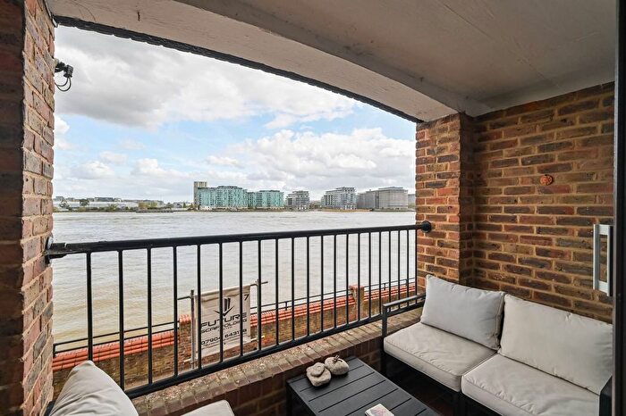 2 Bedroom Flat To Rent In Canary Wharf, Isle Of Dogs, London, E14