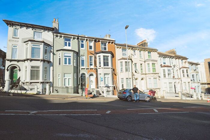 3 Bedroom Maisonette For Sale In South Terrace, Hastings, TN34