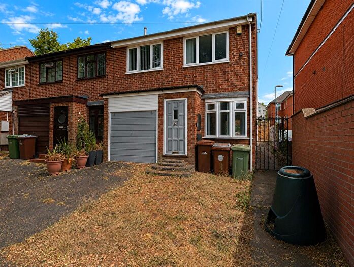 3 Bedroom End Of Terrace House To Rent In Hamilton Road, Nottingham, NG5