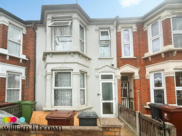 3 Bedroom Terraced House To Rent In Sunningdale Avenue, Barking, IG11