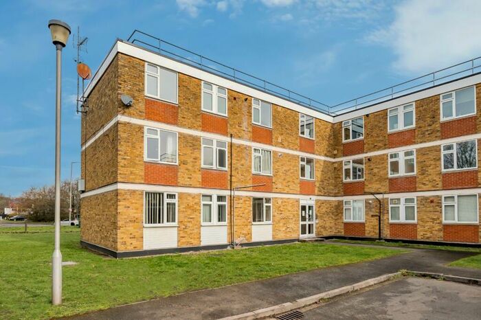 2 Bedroom Apartment To Rent In Fulmer Road, Gerrards Cross, SL9