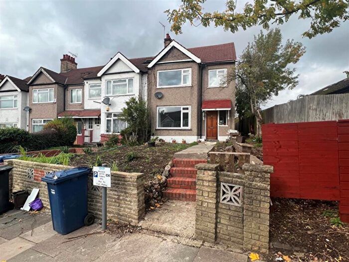 4 Bedroom Semi-Detached House To Rent In Park Road, Hendon, NW4
