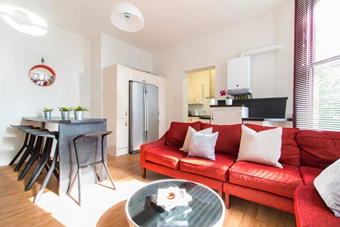 6 Bedroom Flat To Rent In Ladybarn Road, Manchester, M14