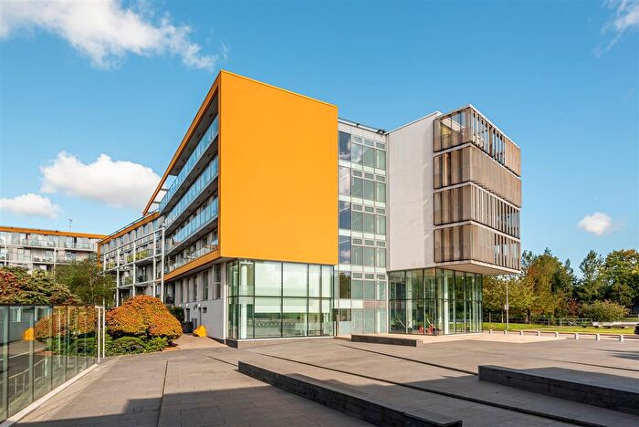 2 Bedroom Flat To Rent In Amazon Apartments, New River Village, Hornsey, N8