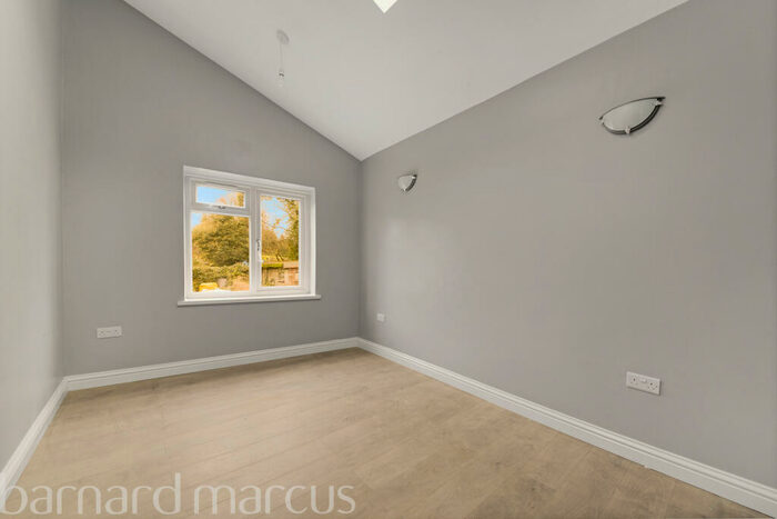 Studio To Rent In Carshalton Road, Sutton, SM1