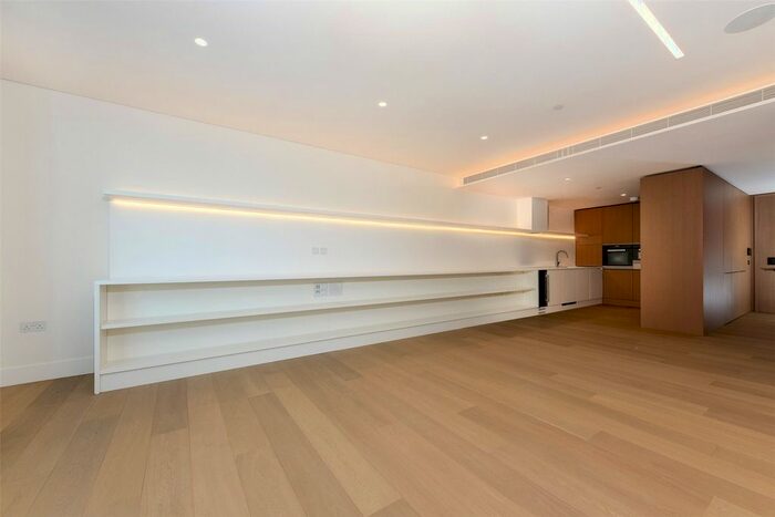 2 Bedroom Flat To Rent In Rathbone Place, London, W1T