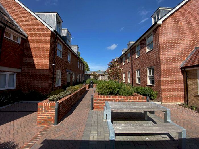 Studio To Rent In Queningate Court, Canterbury - Ref, CT1