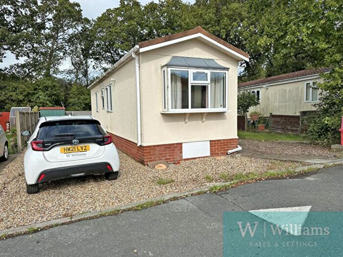2 Bedroom Park Home For Sale In Folly Lane, East Cowes, PO32