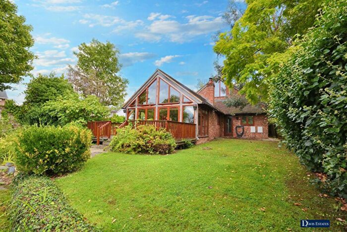 3 Bedroom Detached House For Sale In The Sheilings, Emerson Park, Hornchurch, RM11