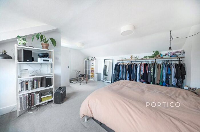 2 Bedroom Apartment For Sale In Becondale Road, London, SE19