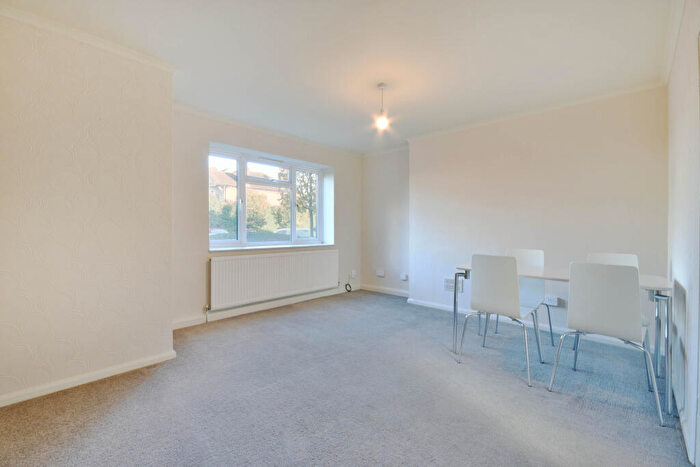 2 Bedroom Flat To Rent In Vines Avenue, Finchley Central, N3
