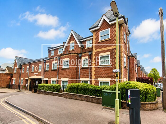 3 Bedroom Apartment To Rent In Sandfield Court, Guildford, GU1