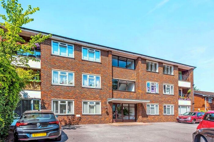 2 Bedroom Apartment To Rent In Bath Road, Maidenhead, Berkshire, SL6