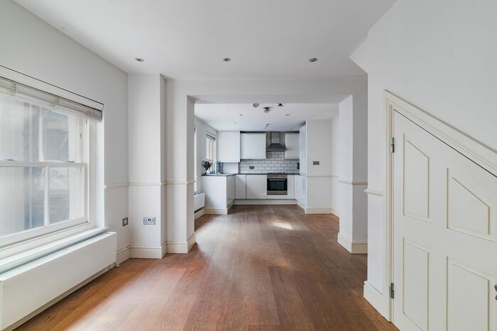 2 Bedroom Flat To Rent In Fouberts Place, London, W1F