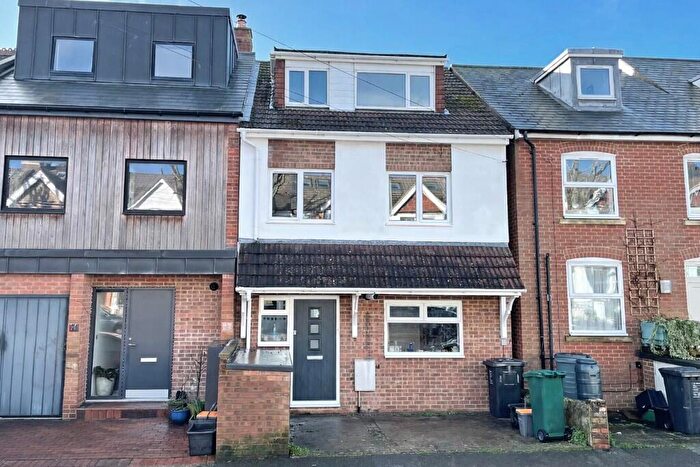 3 Bedroom End Of Terrace House For Sale In Hythe Road, BN1
