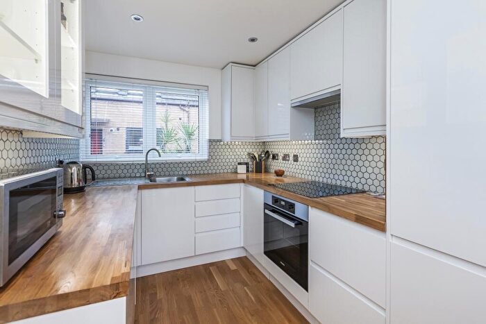 2 Bedroom House To Rent In Capstan Way, Rotherhithe, SE16