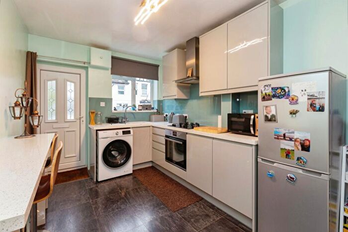 2 Bedroom End Of Terrace House For Sale In Northern Road, Aylesbury, HP19