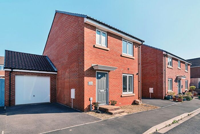 3 Bedroom Detached House For Sale In Dragon Rise, Norton Fitzwarren, Taunton, TA2
