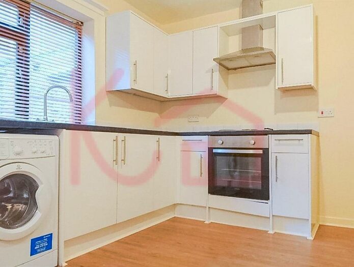 1 Bedroom Flat To Rent In Flat, Avenue Road, DN2