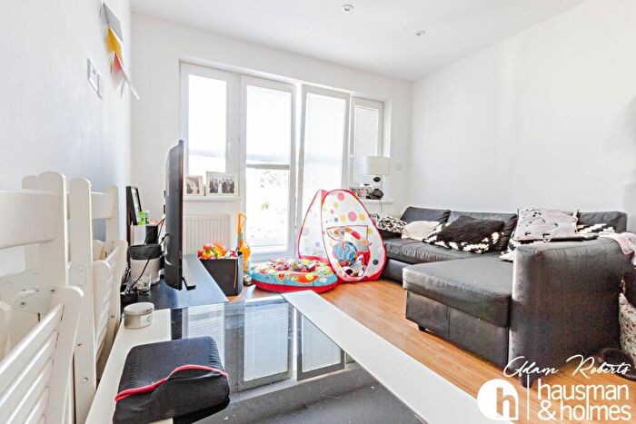 2 Bedroom Flat To Rent In Finchley Road, Golders Green, NW11