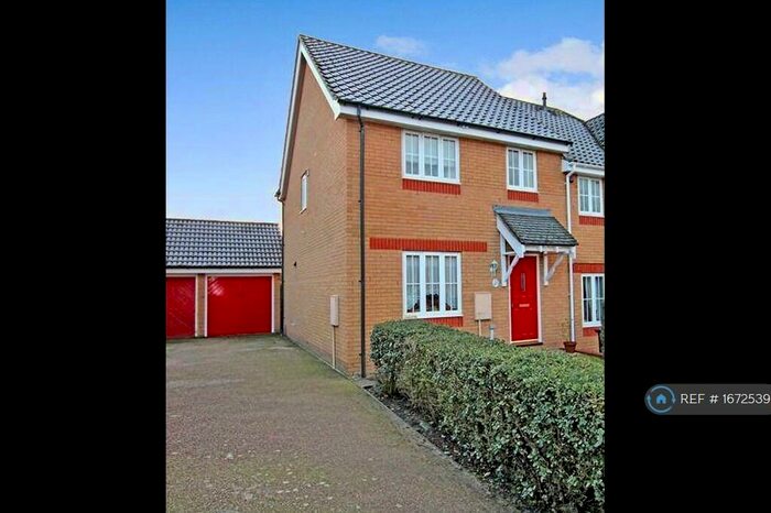 3 Bedroom Semi-Detached House To Rent In Warren Close, Horsford, Norwich, NR10
