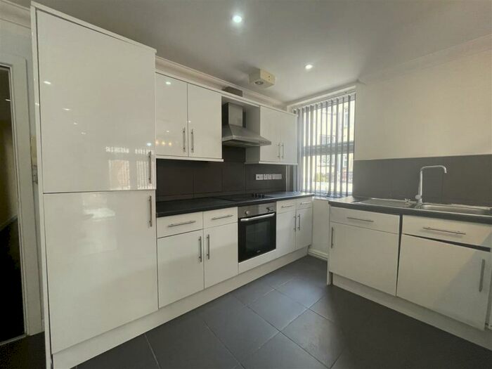 3 Bedroom Flat To Rent In Richmond Road, Cardiff, CF24